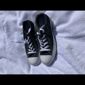 Black converse shoes